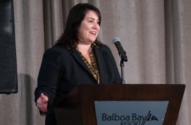 2023-08-16_OCBC_DG-7142-Original-Annette-at-Podium